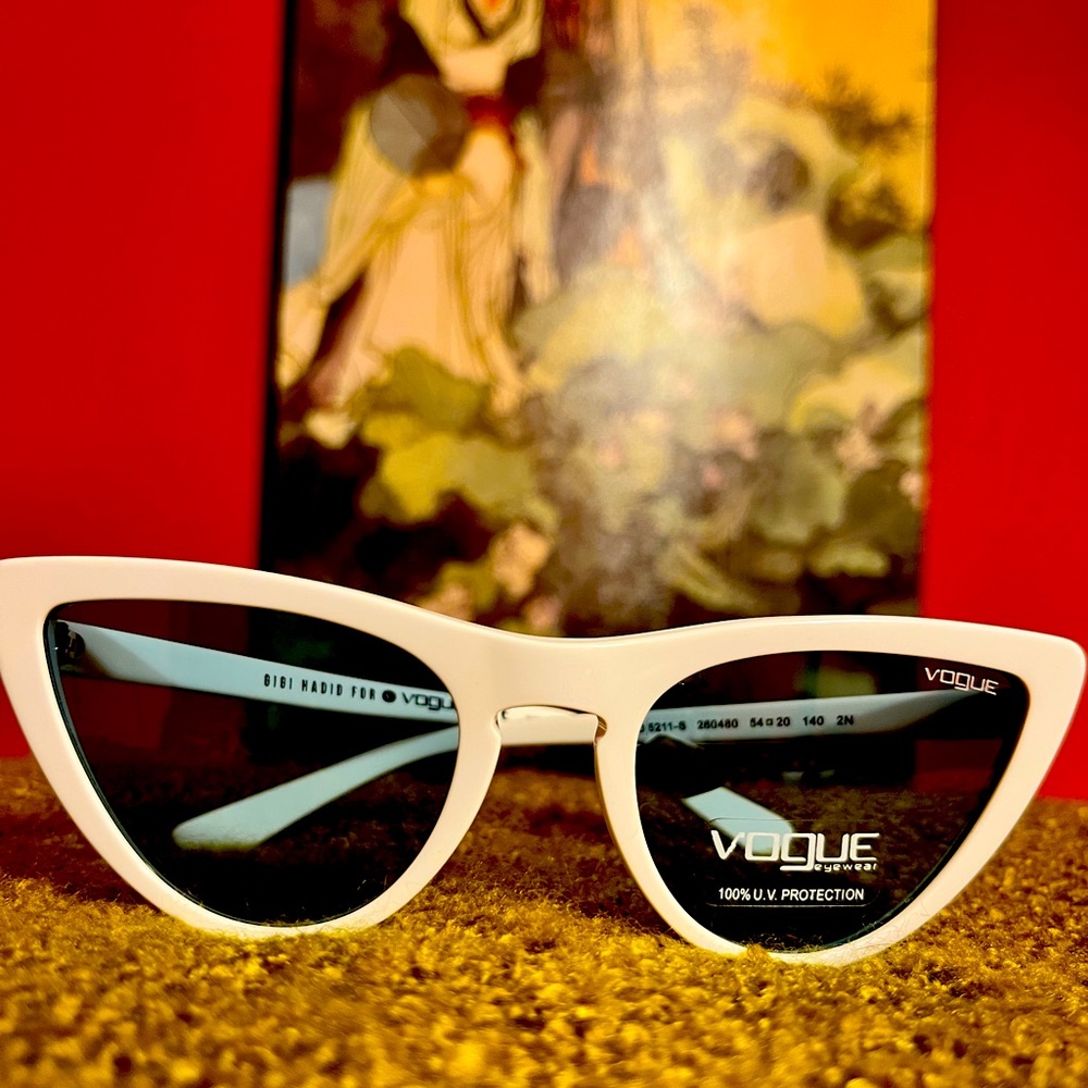 White Gigi Hadid Vogue Sunglasses‼️
